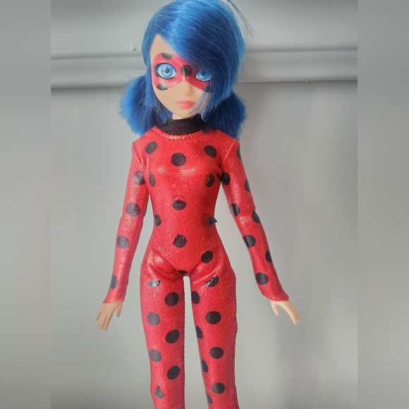 Set Of 2 Miraculous Lady Bug & Rena Rouge Dolls - Used For Display Only - Picture 7 of 10